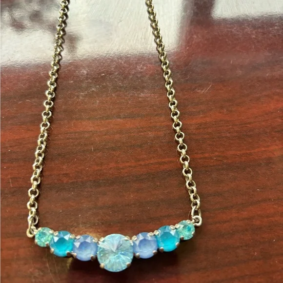 Elegant Crystal Necklace - Picture 3 of 3
